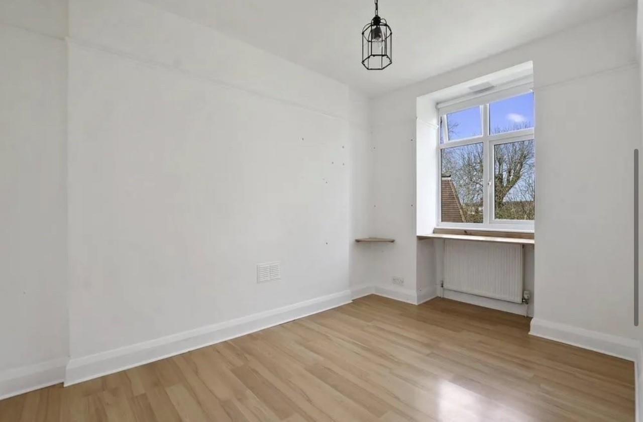 2 bed property in East End Road, London